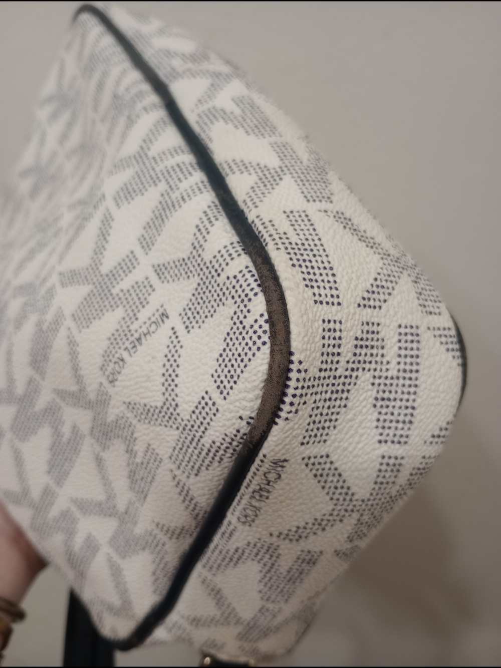 Michael Kors Cream and Gray Signature Crossbody - Picture 10 of 12